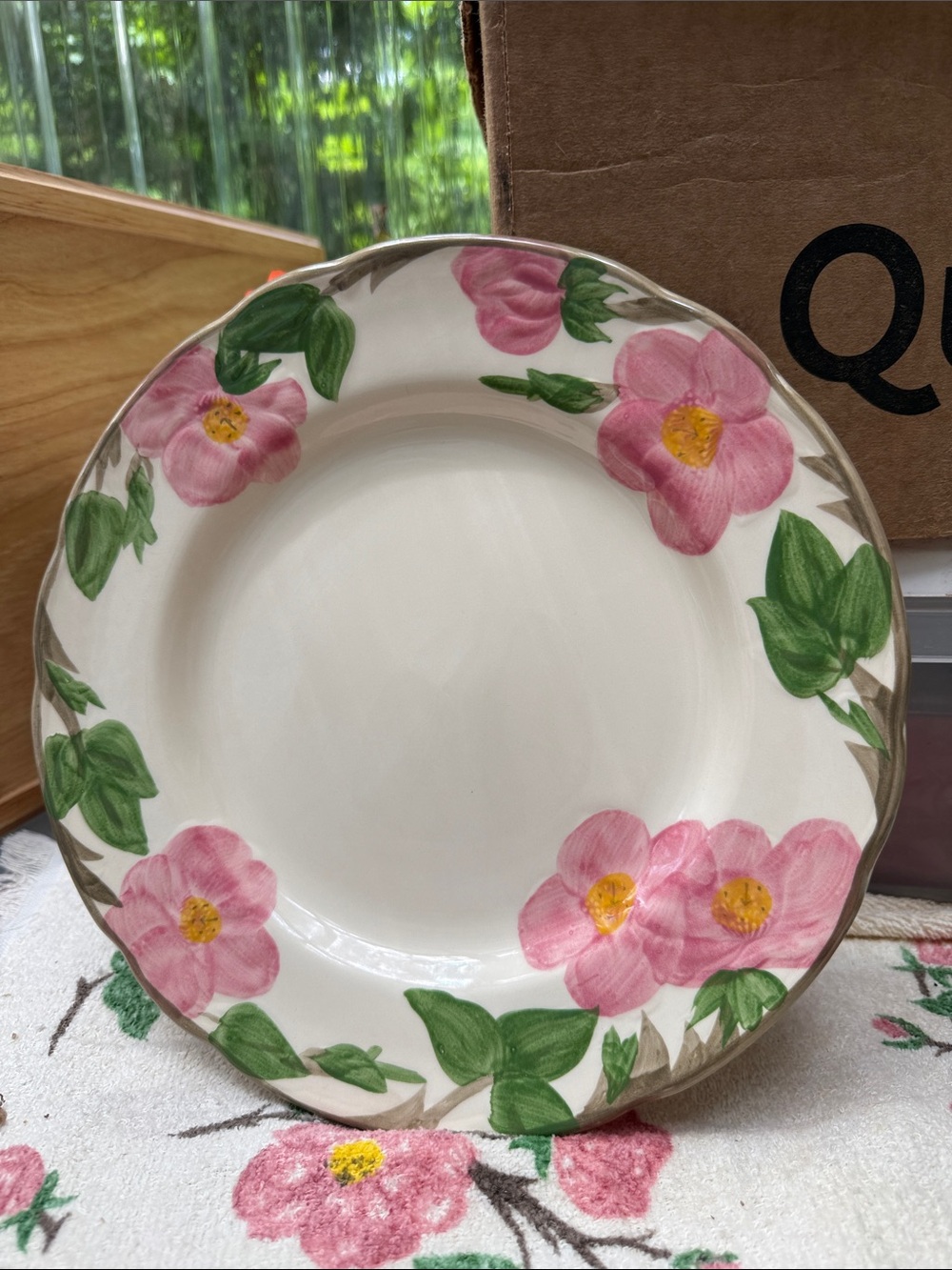 Franciscan Pink Floral Scalloped Ceramic Dinner Plates with Green Leaves - 4